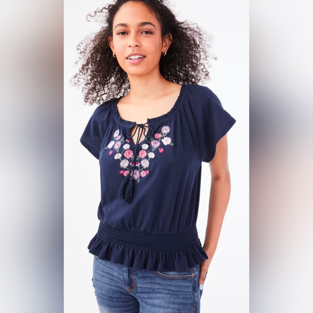 Aeropostale Seriously Soft Blue Floral Embroidery Peasant Top. Size M. Like New!